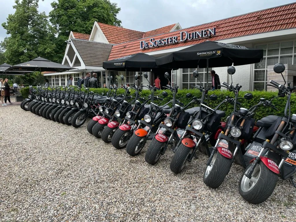 E-choppers verhuur voor groepsuitje bij restaurant De Soester Duinen — E-Choppershuren.nl