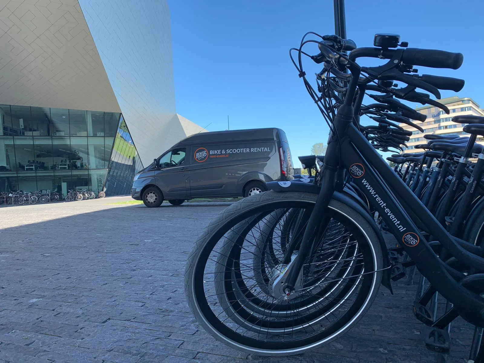 Stadsfietsen huren voor groepsuitjes in Amsterdam bij Rent-Event.nl. — E-Choppershuren.nl