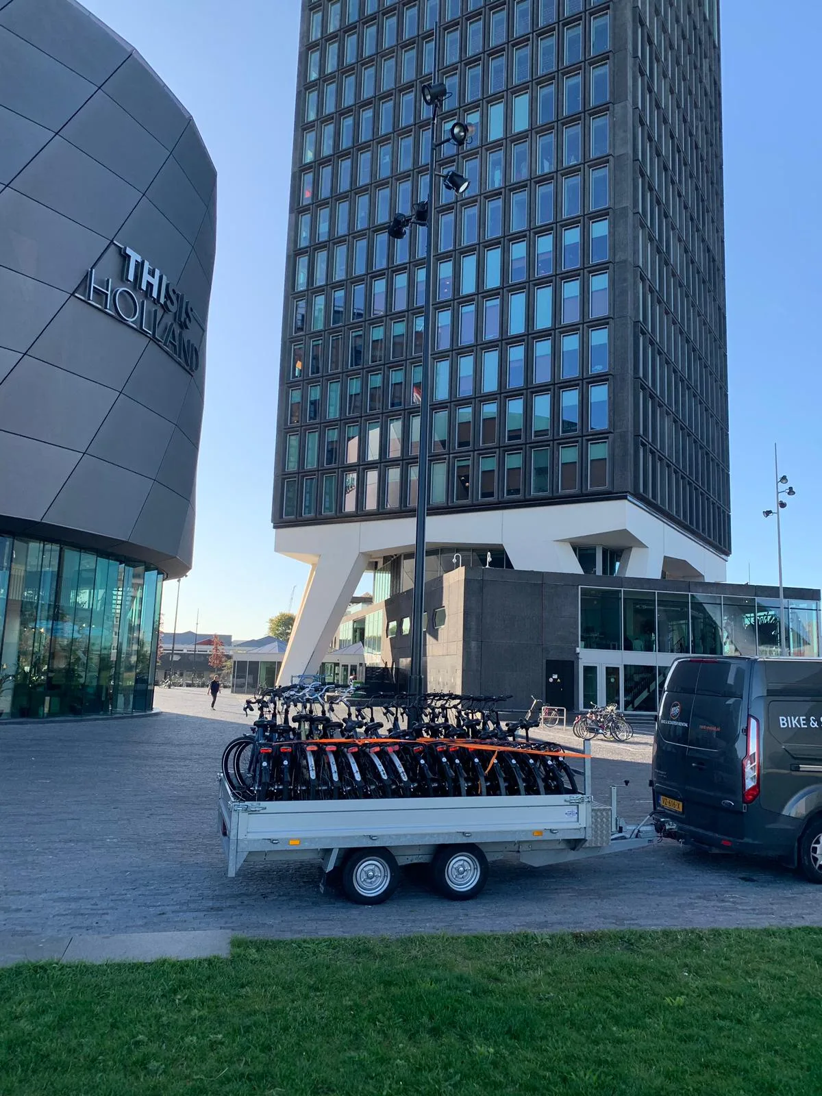 Stadsfietsen bezorgen voor groepsuitje bij THIS IS HOLLAND — E-Choppershuren.nl